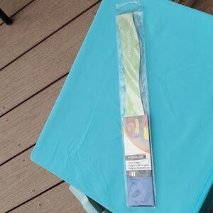 Paper edge tear tool (wave shape) by Fiskars